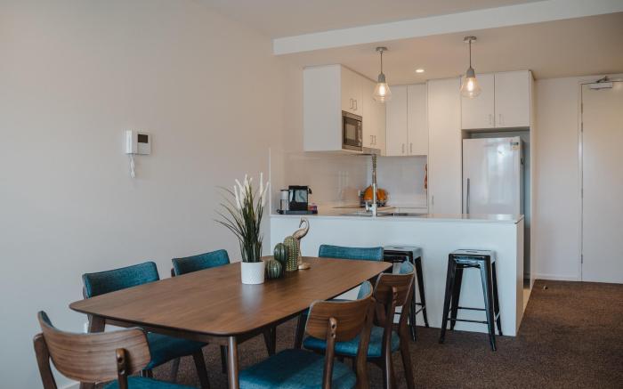 Central 1-Bed with Balcony, Rooftop BBQ & Parking