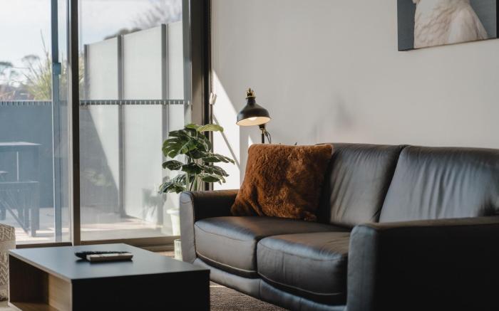 Central 1-Bed with Balcony, Rooftop BBQ & Parking