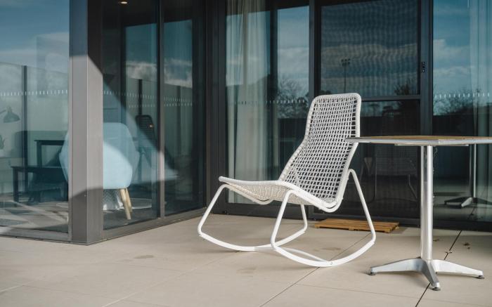 Central 1-Bed with Balcony, Rooftop BBQ & Parking