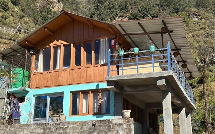 Dodital Farm Stay – Cozy Wooden Mountain Cottage