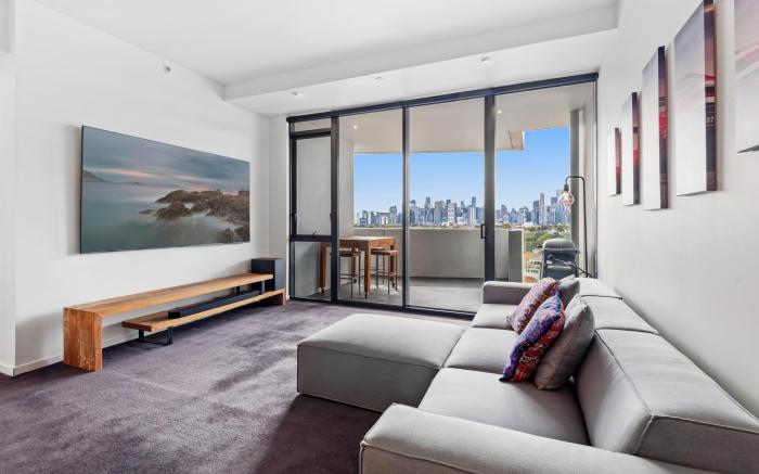 2-Bed, 500m From The Beach with Pool, Gym & Saun