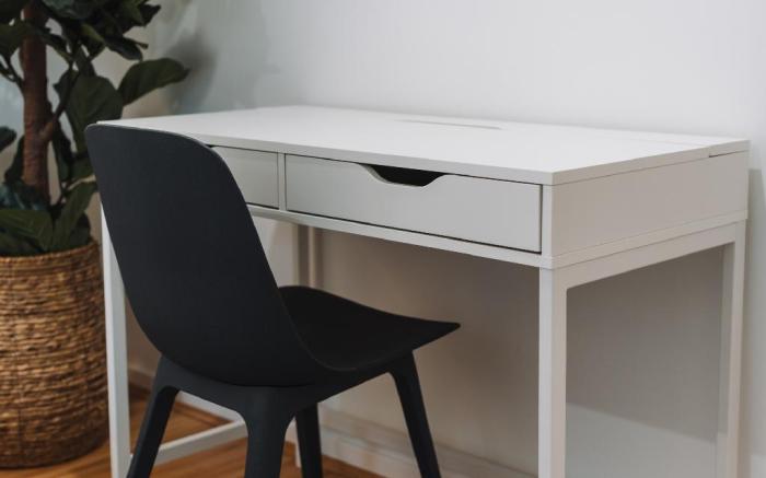 Lakeside 3-Bed Apartment with Jacuzzi