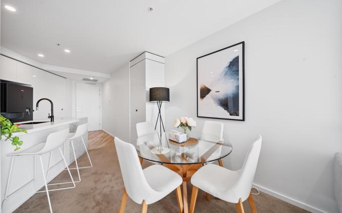 Stylish 2-Bed Apartment in Canberra CBD