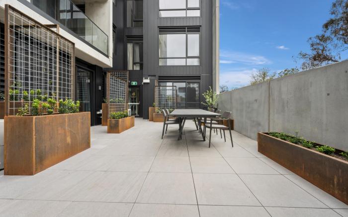 High-end 1-Bed Pad in Braddon with Outdoor Dining