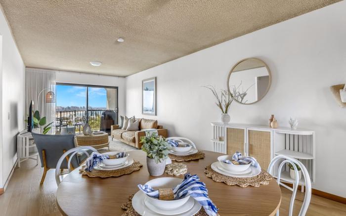 2-Bed near Beach with BBQ & Stunning Ocean Views