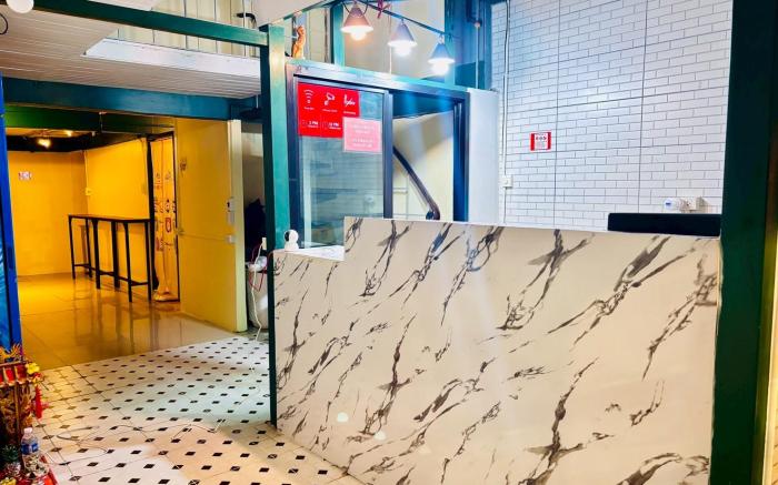 Sukhum Charoen Krung Tak-Sin bridge guest house