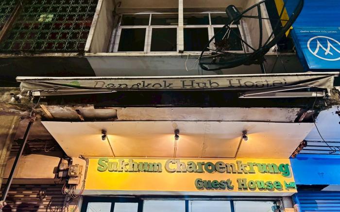 Sukhum Charoen Krung Tak-Sin bridge guest house