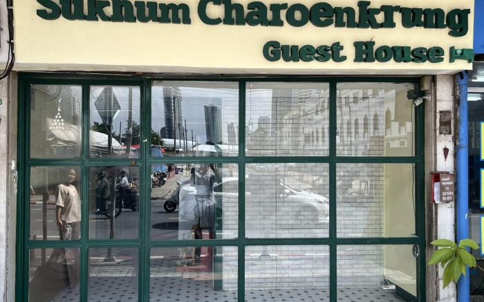Sukhum Charoen Krung Tak-Sin bridge guest house