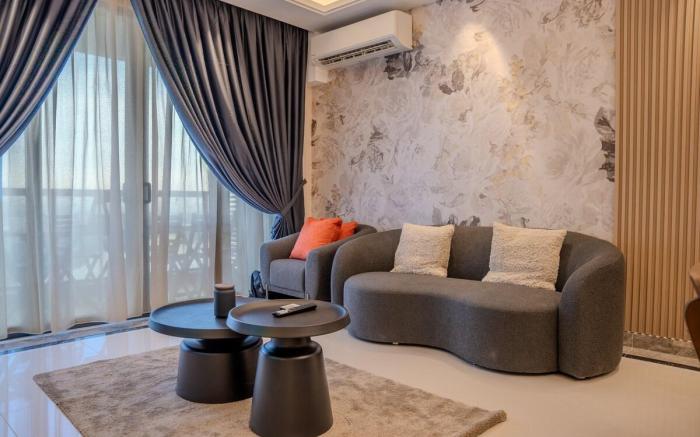 【Pool Table & Seaview】R&F Luxury Penthouse | 8 Pax