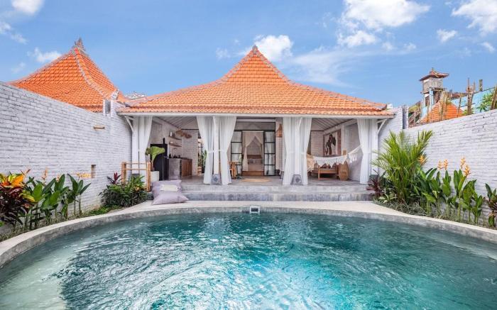 Villa Enam,Trendy Villa with Pool and Bathup
