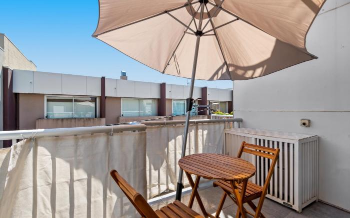 Stylish North Melbourne Stay, Minutes to CBD