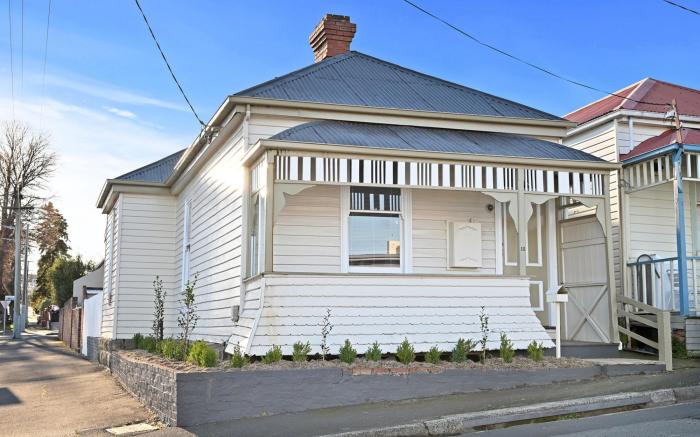 Charming 2-Bed House in North Hobart