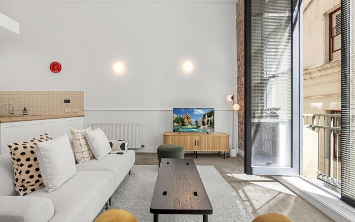 Classic 1-Bed City Stay Near Eateries and Laneways