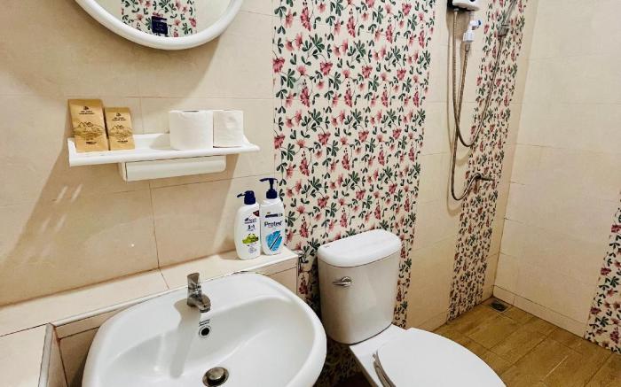 Cozy Hideaway 2 BR room2