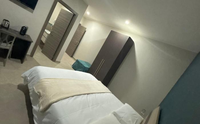 Coast to Coast Pool, Stanza positano