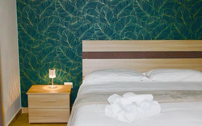 Coast to Coast Pool, Stanza ravello