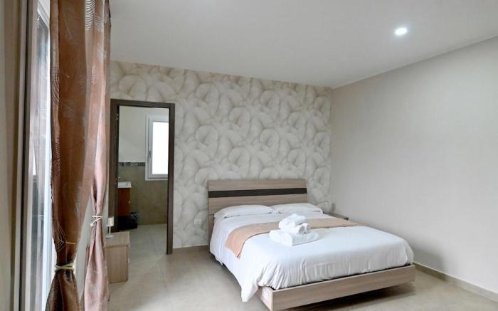 Coast to Coast Pool, Stanza minori