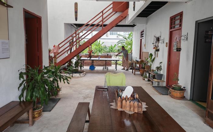 a玖月舒苑豪华双卧套房花园景独立厨房卫生间客厅投影沙发家庭出行9998