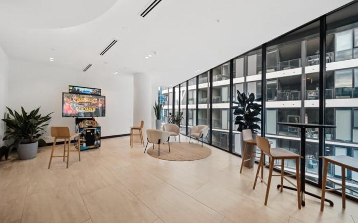 Modern 2-Bed Apartment with Premium Amenities