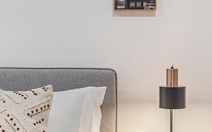 Beautiful 2-Storey Unit with Balcony near Smith St