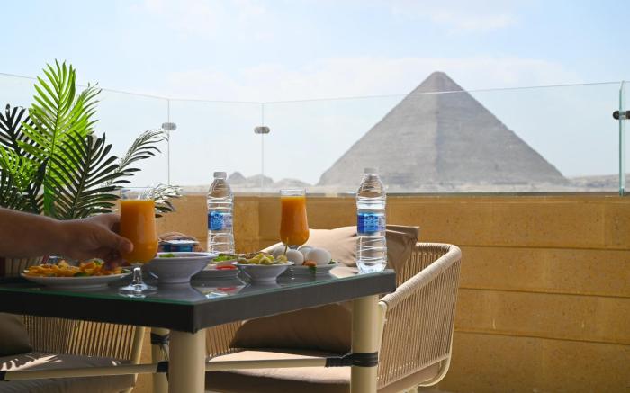 Pyramids wonders hotel 
