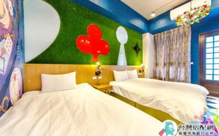 文旅小自由電梯民宿附停車場