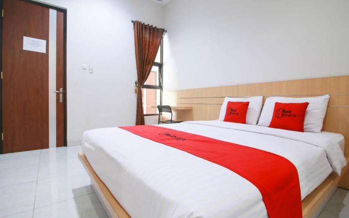 RedDoorz Syariah near Universitas Jenderal Soedirman