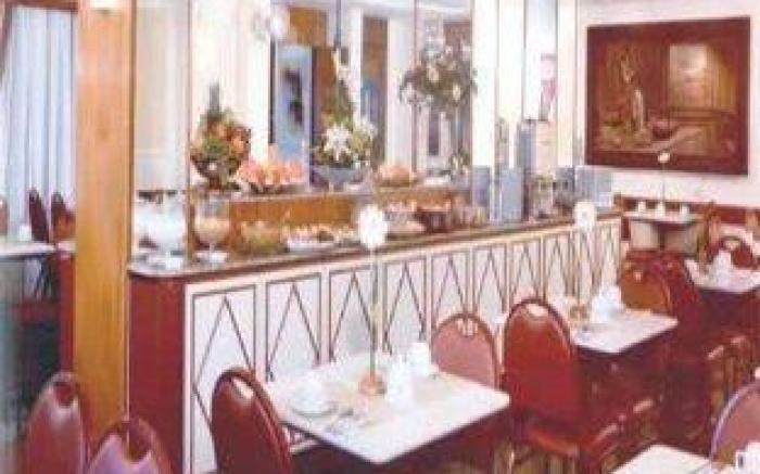 Lira Hotel