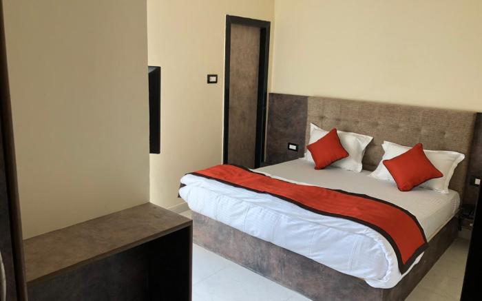 Hotel Frontier Royal