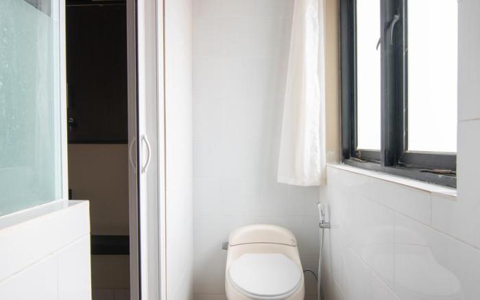 RedDoorz Plus near Hayam Wuruk 2
