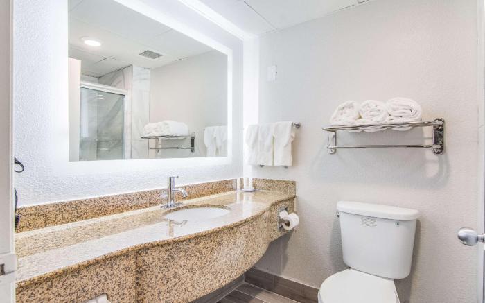 Clarion Pointe South Boston - Danville East