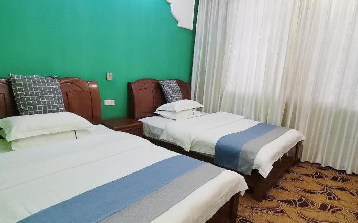 Mount Emei Moon Bay Hotel