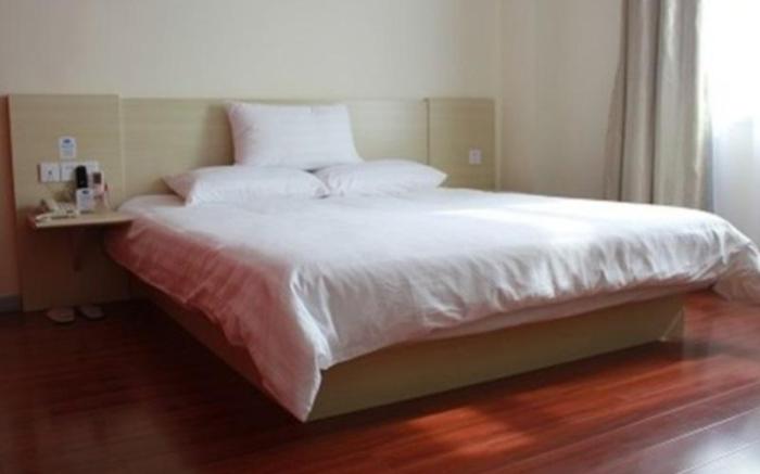 Hanting Hotel Qingdao May Fourth Square Zhiquan Road Metro Station