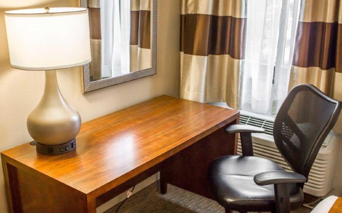 Comfort Inn Syosset-Long Island