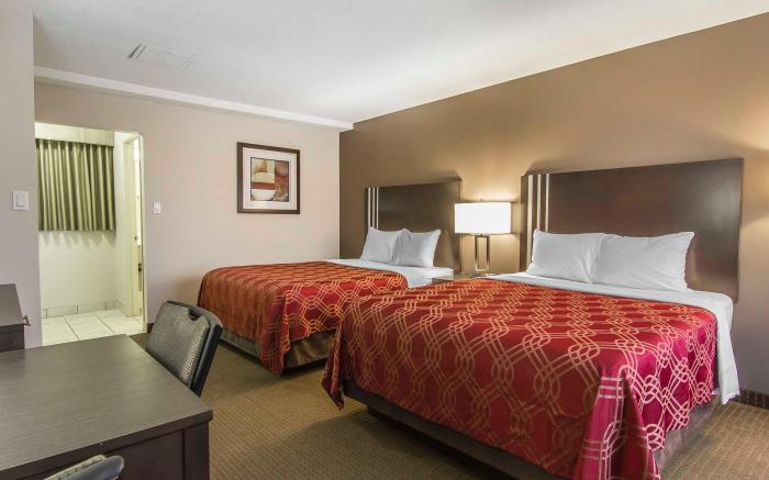 Econo Lodge  Inn & Suites
