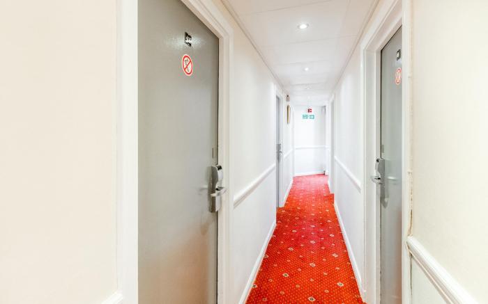 OYO Stade Court Hotel