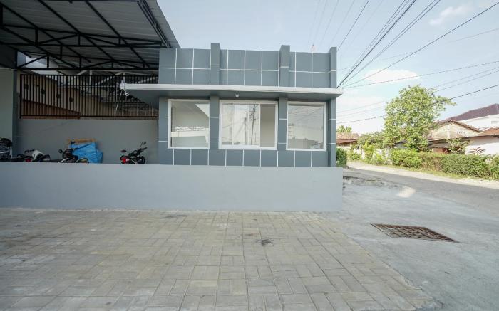 OYO 945 Mega Kost 2