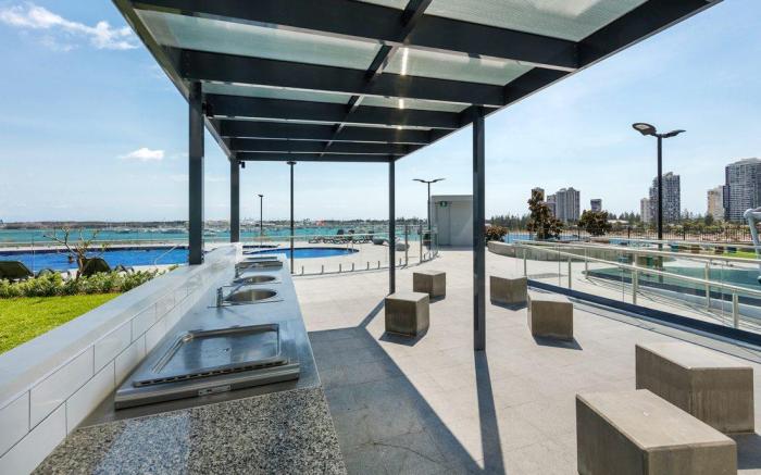 Meriton Suites Southport