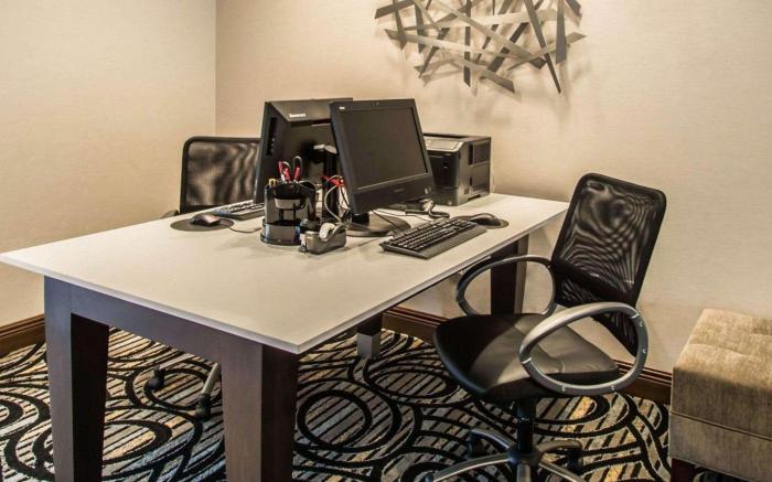 Comfort Suites Fort Lauderdale Airport South & Cruise Port