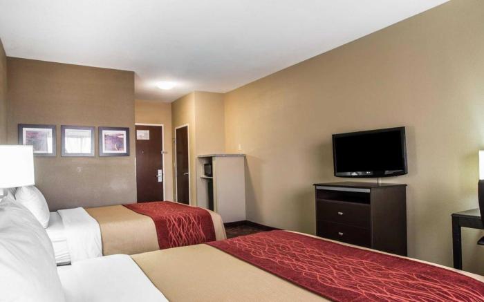 Comfort Inn & Suites Page at Lake Powell