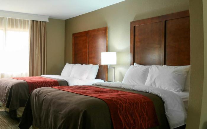 Comfort Inn & Suites Leeds I-20