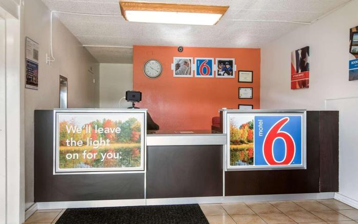 Motel 6 New Stanton, PA