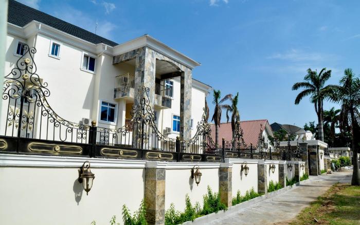 Caledonian Suites