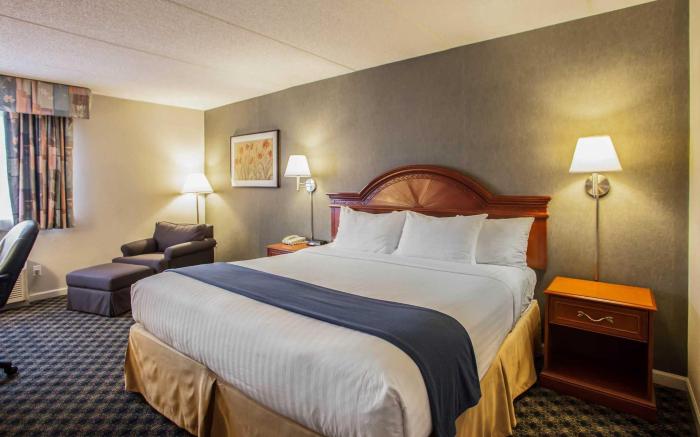 Quality Inn & Suites St Charles -West Chicago
