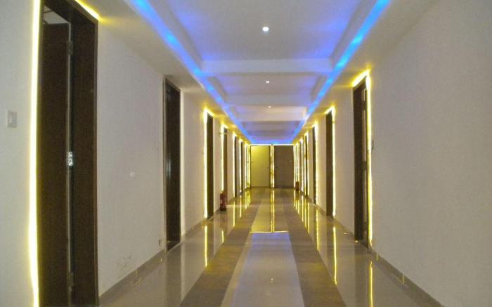 Hotel Midway Residency