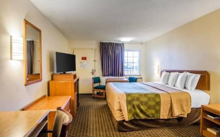 Motel 6 Portland, OR – Southeast