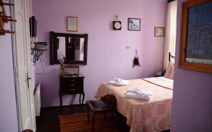 Cunda Ayvalık  Zehra Teyzenin Evi ( Tarihi Konak)