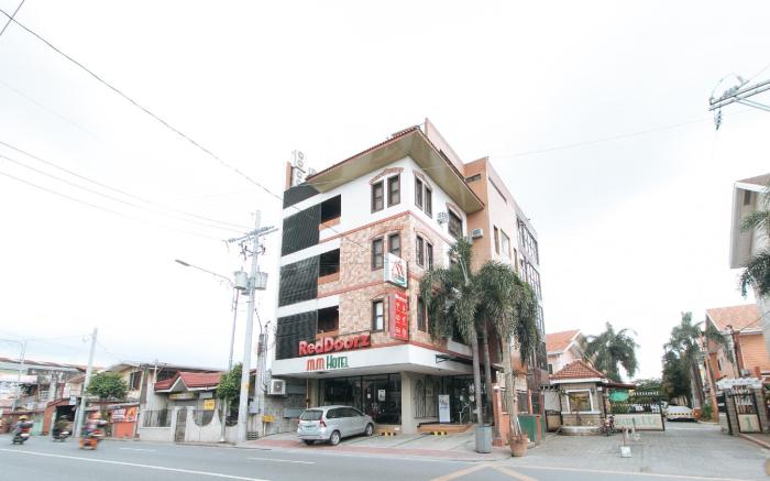 RedDoorz Plus @ MM Hotel Las Pinas former RedDoorz Plus Near Bamboo Organ