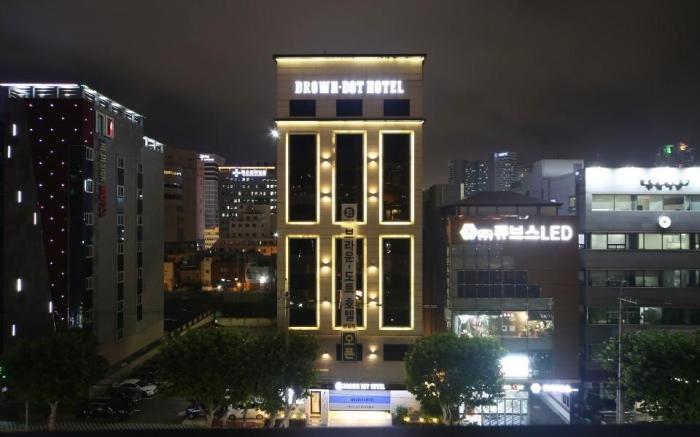 Brown-Dot Hotel Beomil