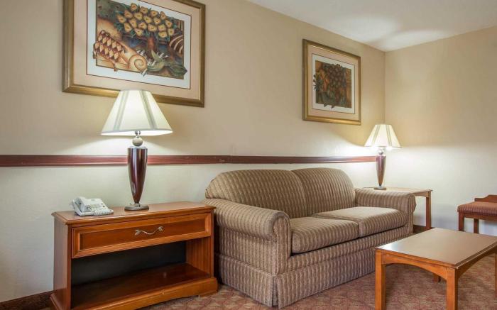 Quality Inn & Suites Hanes Mall